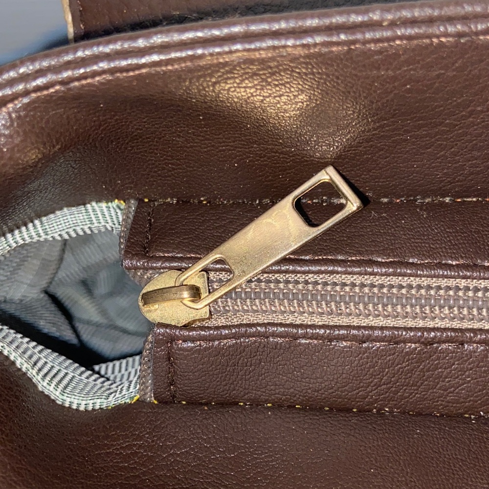 Elegant Brown and Tan Handbag - Picture 9 of 12